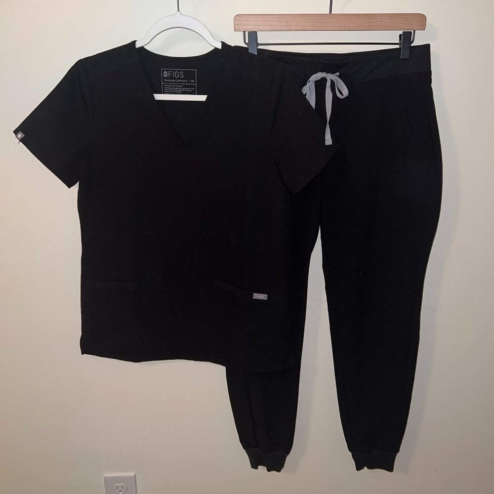 FIGS Scrub Set - Black